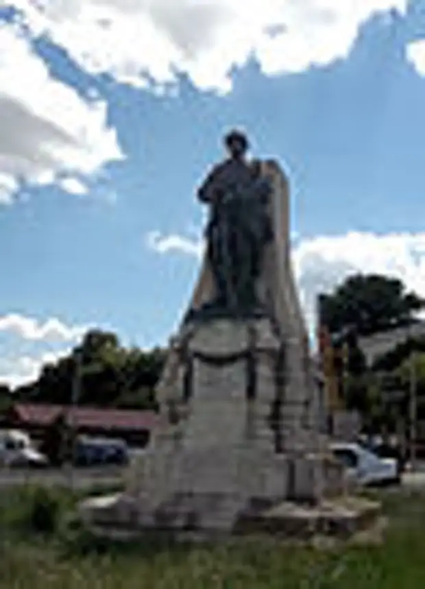 Monumentul Eroilor cazuti intre anii 1916-1918, aflat langa gara din Galati, Romania.JPG
