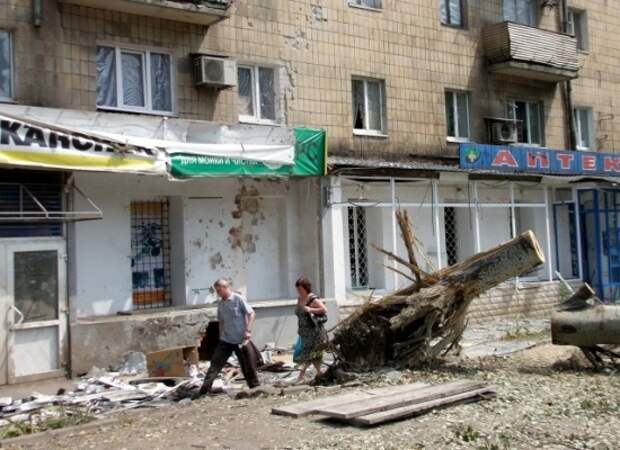 Из Луганска и Донецка бежало более 22 тысяч человек за 5 дней Из Луганска и Донецка бежало более 22 тысяч человек за 5 дней