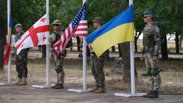 Экс-посол США в РФ объяснил, почему Вашингтон не будет воевать за Украину