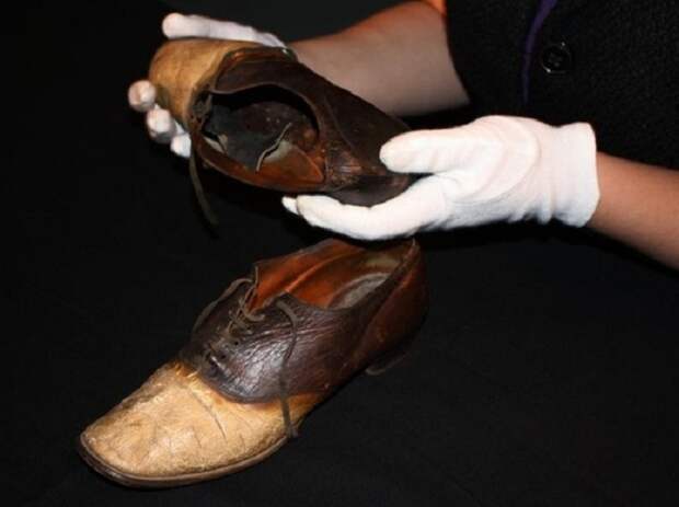 Пара ботинок, изготовленная из кожи грабителя Джордж Пэррот. 