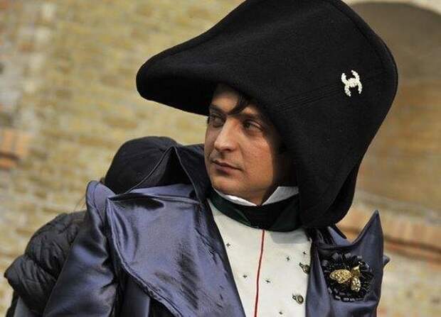До роли Гитлера не дошло, но роль Наполеона примерил. Зеленский в фильме «Ржевский против Наполеона». Фото: tltgorod.ru