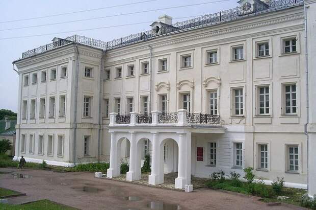 Дом усадьбы Гончаровых в посёлке Полотняный завод Калужской области