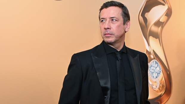 «Осознанная позиция»: Андрей Мерзликин ответил на слухи о молодой любовнице