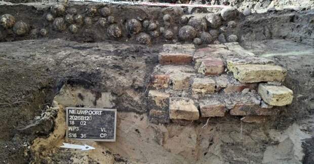 В Ньивпорте обнаружили склад средневековых артиллерийских снарядов