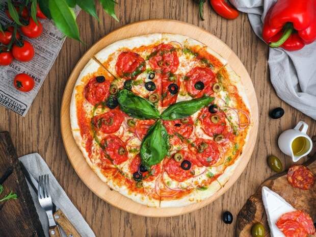 Самый популярный продукт - знаменитое итальянское блюдо. /Фото: chorizopizza.ru