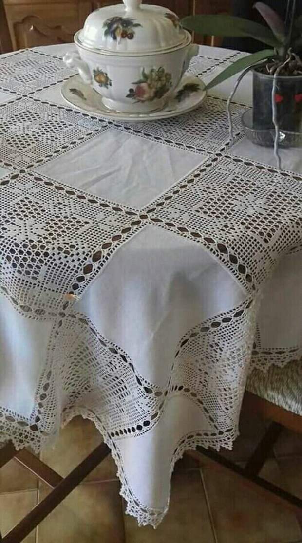 Красивые скатерти в комбинированной технике: ткань и вязание