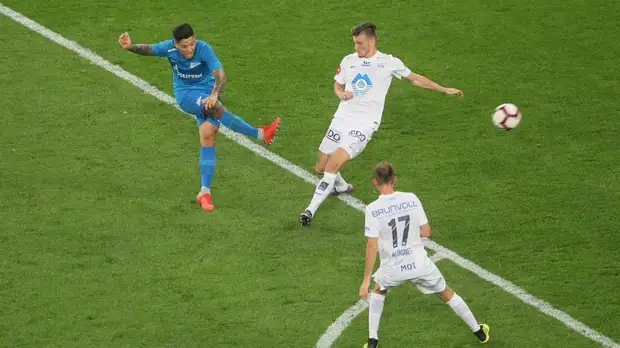 Гол Дзюбы помог «Зениту» одержать победу над «Мольде» в матче квалификации Лиги Европы