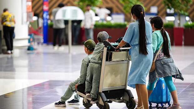 Прибытие 15 авиарейсов задерживается в аэропорту Новосибирска