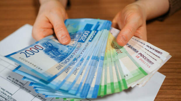 Повысят не всем: кому и как будут поднимать зарплаты в 2026 году