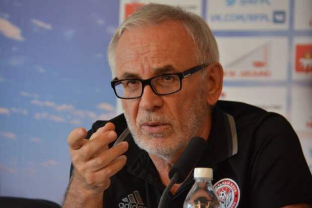 «В блокадном Ленинграде играли в футбол против фашистов». Гаджиев — о возможной приостановке РПЛ