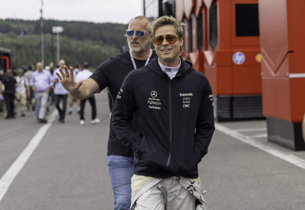 60-летний Брэд Питт посетил «Формулу-1» и восхитил фанатов моложавой внешностью