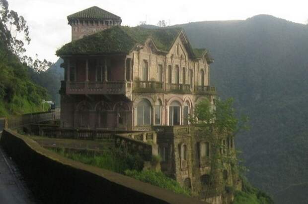 Заброшенный отель El Hotel del Salto.