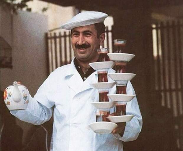 Разносчик чая. Азербайджан, Баку, 1976 год