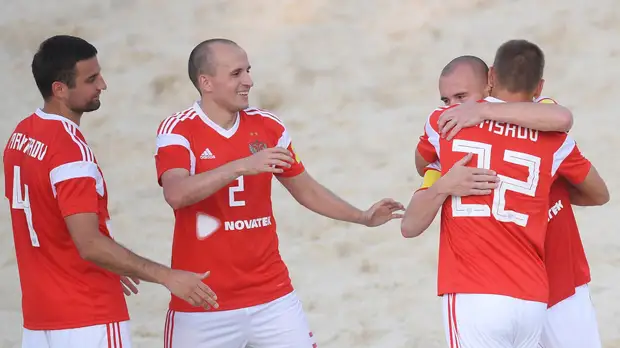 Шесть дебютантов, лёгкие соперники в группе и невыносимая жара: сборная России стартует на ЧМ по пляжному футболу