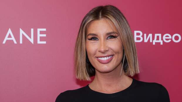 Певица Кети Топурия вышла на публику в джинсах и топе