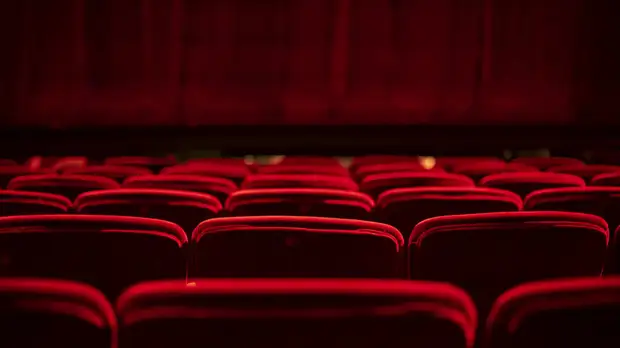 В Петербурге с 21 февраля продлят работу ресторанов и кинотеатров до двух ночи