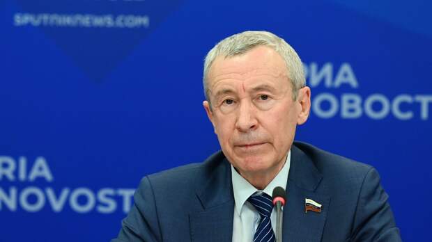 Председатель временной комиссии Совета Федерации по защите государственного суверенитета и предотвращению вмешательства во внутренние дела РФ Андрей Климов Председатель временной комиссии Совета Федерации по защите государственного суверенитета и предотвращению вмешательства во внутренние дела РФ Андрей Климов - РИА Новости, 1920, 26.02.2022