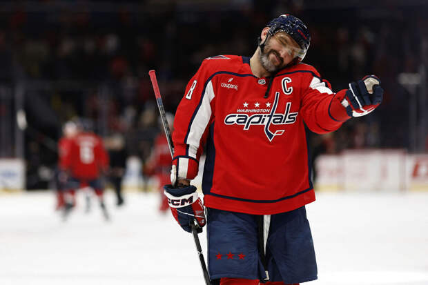 Овечкин во время отпуска играет в падел в Москве