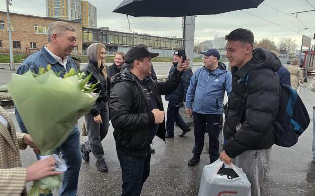 Захара Петрова в Рязани встретили с цветами