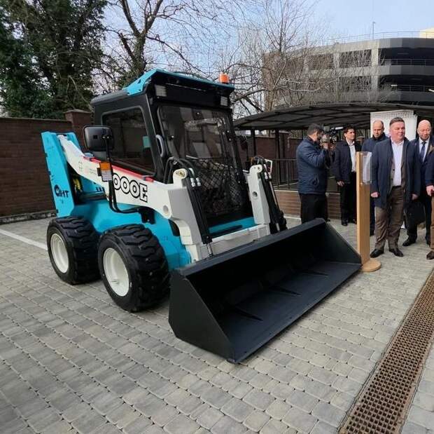 «Высокоточные комплексы» представили электрический мини-погрузчик АНТ 1000Е в Краснодарском крае