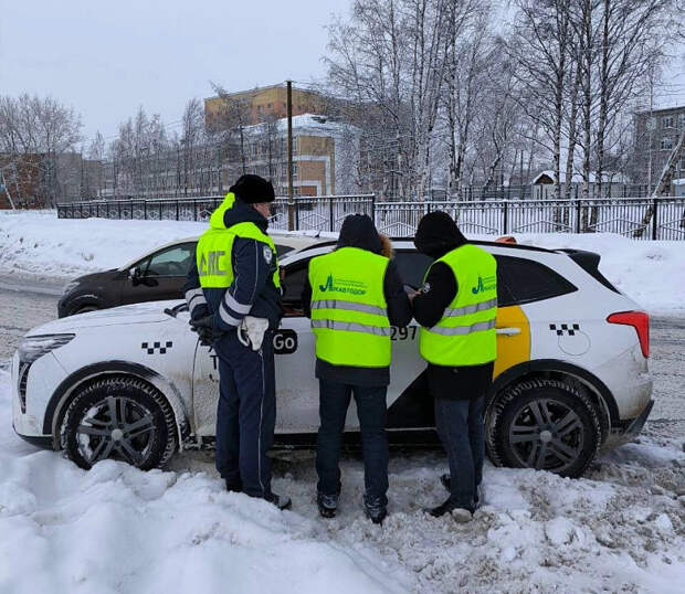 В Поморье проверили такси на легальность - нарушители нашлись