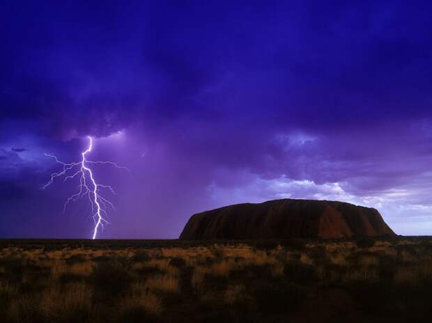 Скала Улуру (Айерс Рок),  Австралия. Фото /Uluru (Ayers Rock), Australia