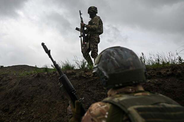 Медведев: в 2025 году контракты с ВС РФ заключили 450 тысяч человек