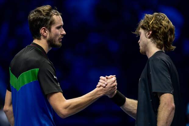 Теннисисты Медведев и Рублев хотят покинуть Ближний Восток частным рейсом