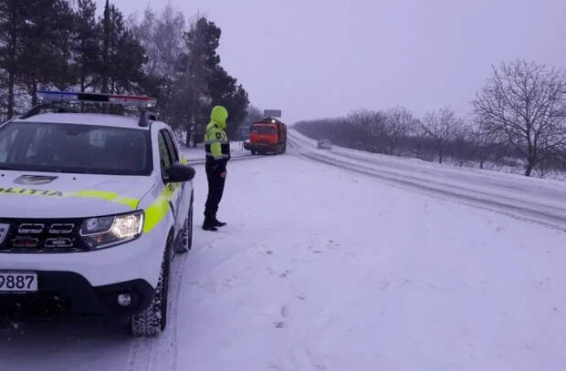 Снегопады в нескольких районах страны: рекомендации полиции