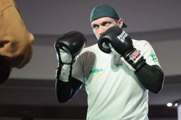 Украинского боксера Усика обязали провести бой с Лебедевым