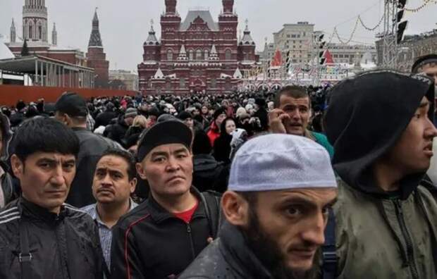Москва под угрозой блокировки: власти обсуждают перенос столицы из-за мигрантских волнений 