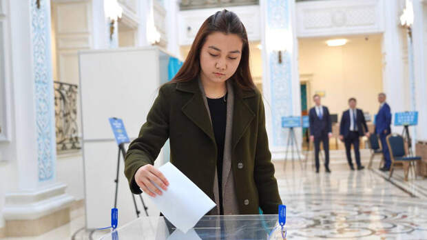 Находящиеся в России казахстанцы начали голосовать на референдуме по конституции