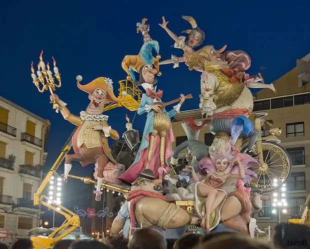 Las fallas. Лас Фальяс Валенсия. Праздник Лас Фальяс. Валенсия центр города Фальяс. Праздник Файяс в Валенсии.