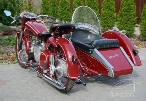 Двухтактный оппозитный мотоцикл IFA BK-350 родом из ГДР