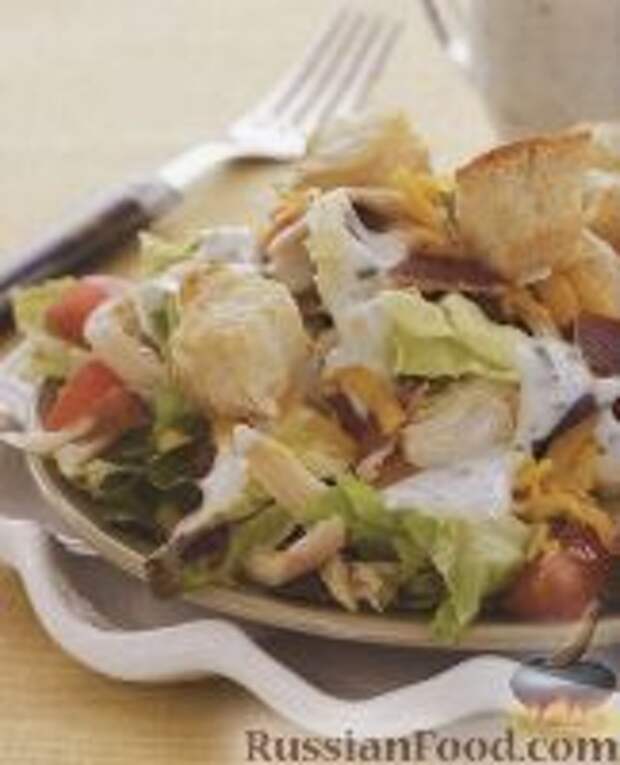 Фото к рецепту: Куриный салат с латуком и беконом