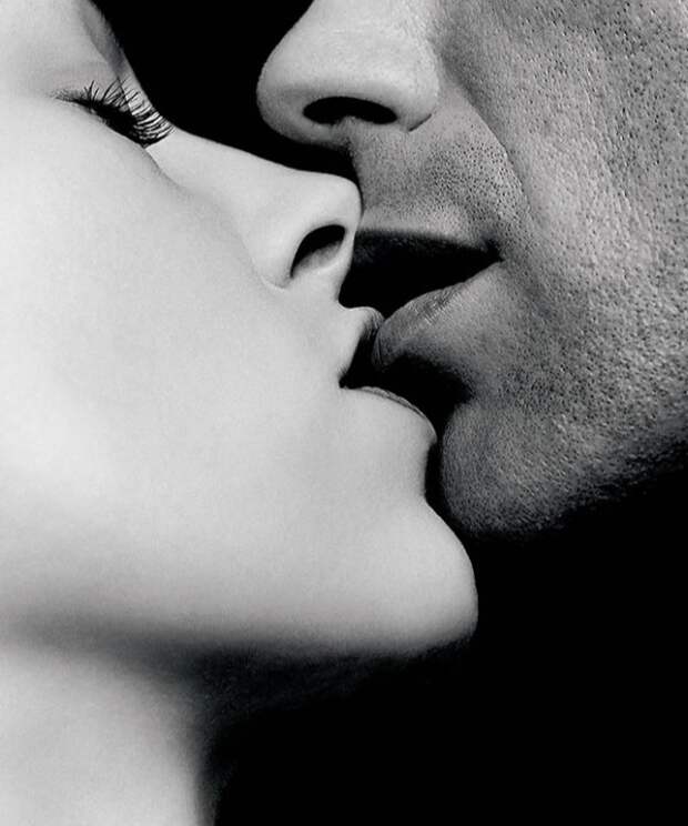Губы нежно шепчут. Страстные поцелуи. Нежный поцелуй. Страстный поцелуй в губы. Нежный поцелуй в губы.