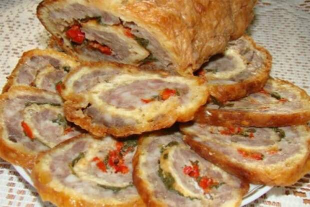 Мясной рулет с яйцом