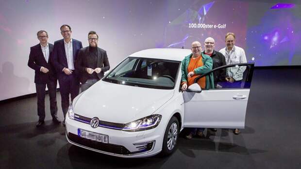 Volkswagen продал 100-тысячный электрический e-Golf 1