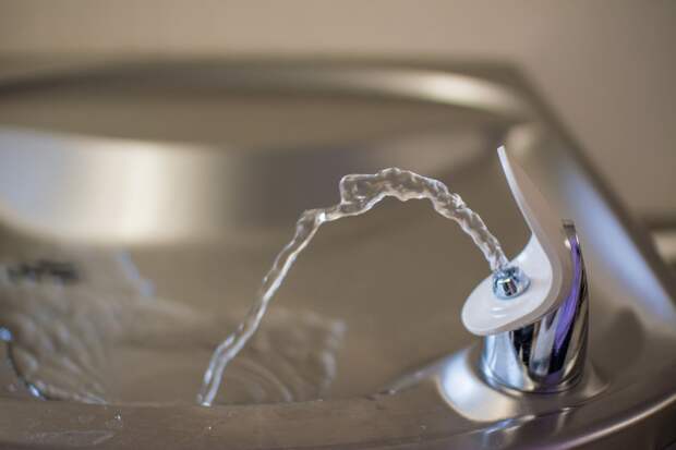 Вода из пищеблока и питьевого фонтанчика в школе Сарапульского района не прошла проверку на безопасность