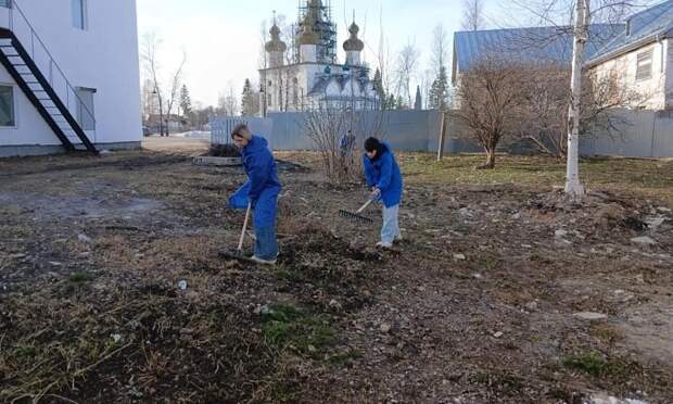 Волонтеры Поморья благоустраивают памятники: субботники прошли на территории Новодвинской крепости