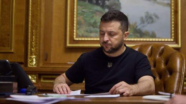 Зеленский назвал советскую Москву и имперский Петербург главными врагами Киева