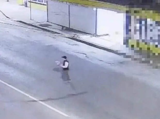 В Нижнем Новгороде задержали 18‑летнего, укравшего букеты и раздавшего их прохожим