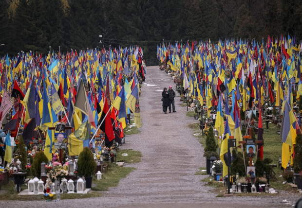 На Украине разгорелся скандал из-за военного кладбища