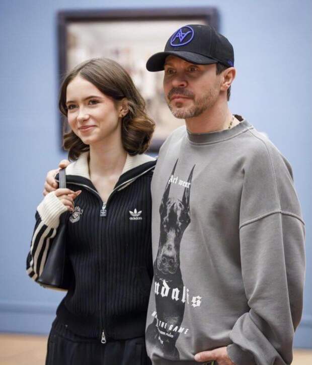 Актер Павел Деревянко появился на публике с дочерью