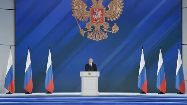 Путин: нужно ввести 100%-ную оплату больничных семьям с детьми до семи лет