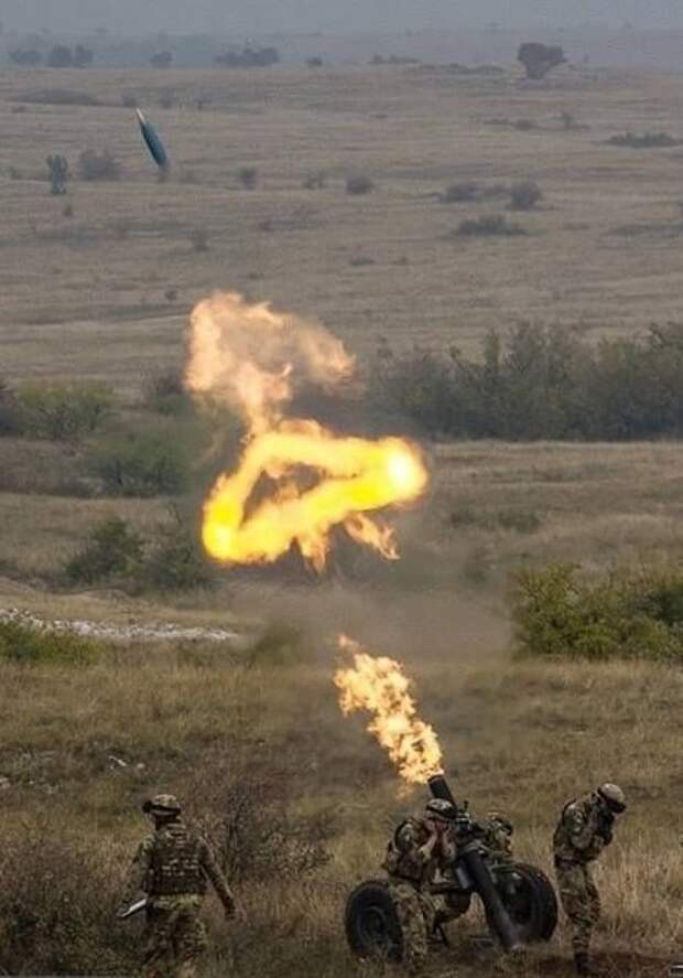 Ужасает и завораживает одновременно - оружие в момент выстрела взрыв, военное, выстрел, красота, ужас