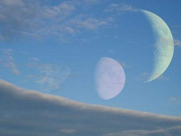 Было ли 2 луны. Две Луны. Луна 2. Двойная Луна. Несколько лун на небе.