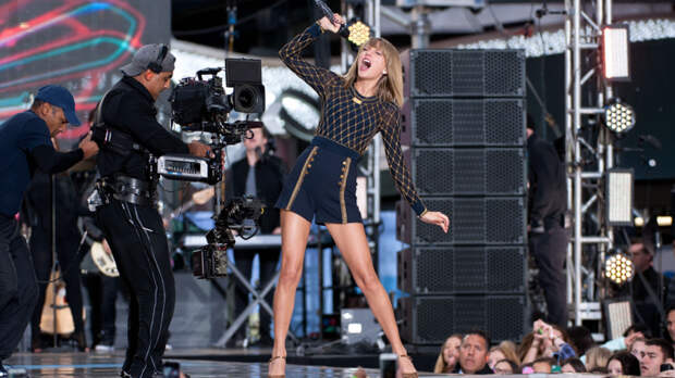 Taylor Swift Whips New York Into a Frenzy on 'Good Morning America'