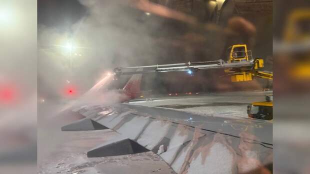 Самолет из Петербурга не смог вылететь вовремя в Москву