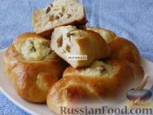 Фото к рецепту: Пирожки с творогом и изюмом